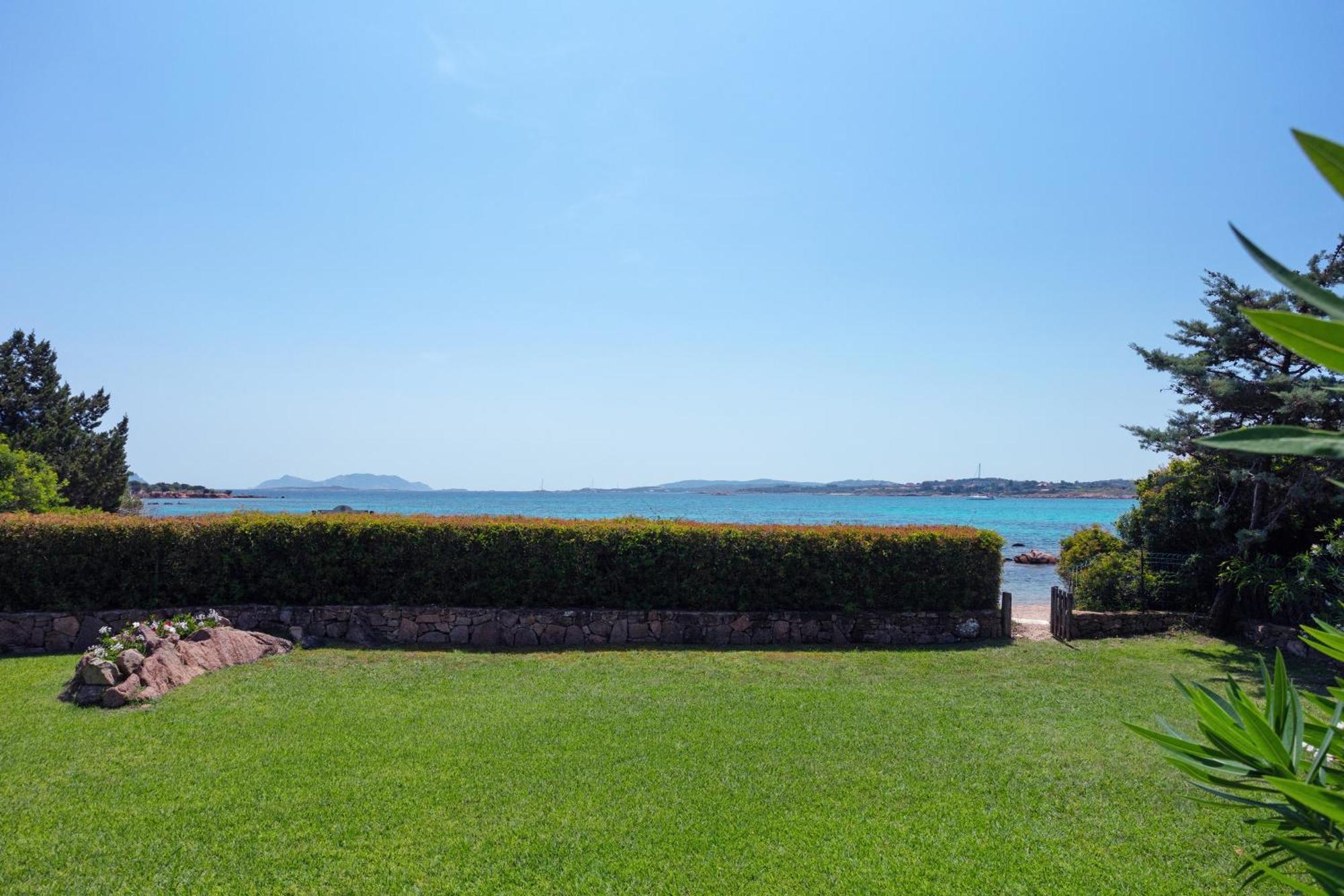 Baia Dorata Beach Apartment Porto Istana Εξωτερικό φωτογραφία