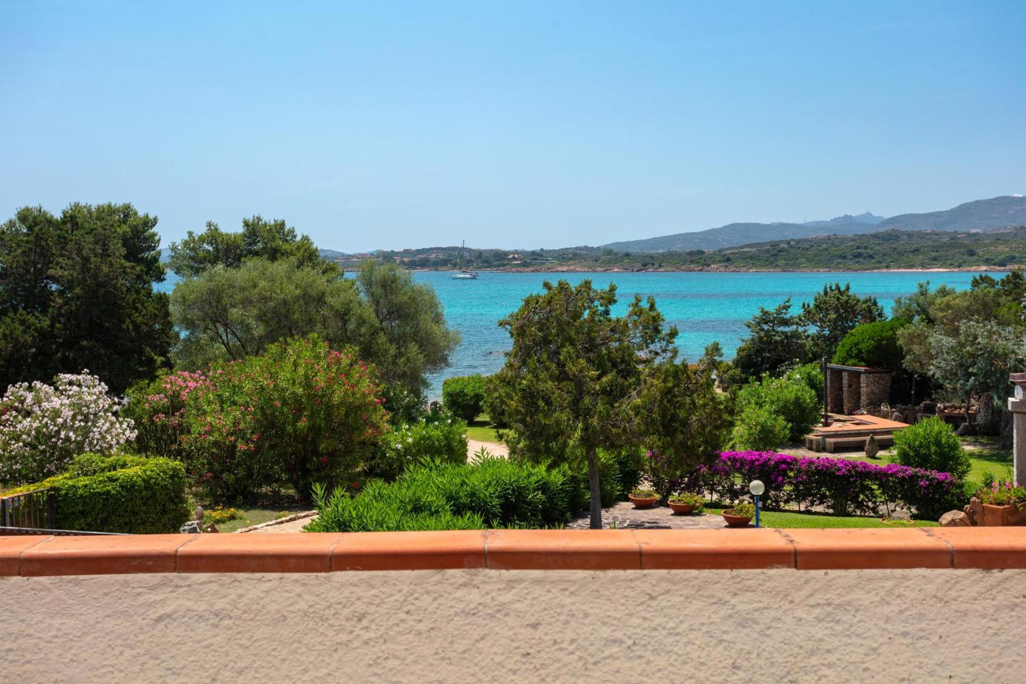 Baia Dorata Beach Apartment Porto Istana Εξωτερικό φωτογραφία